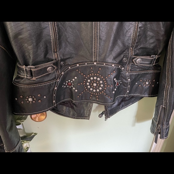 Ladies leather Harley Davidson jacket - Picture 7 of 9